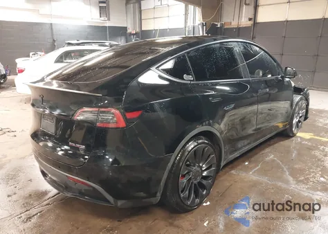2022 Tesla Model Y Performance Dual Motor All-Wheel Drive z USA, uszkodzony, nr VIN 7SAYGDEF2NF531053